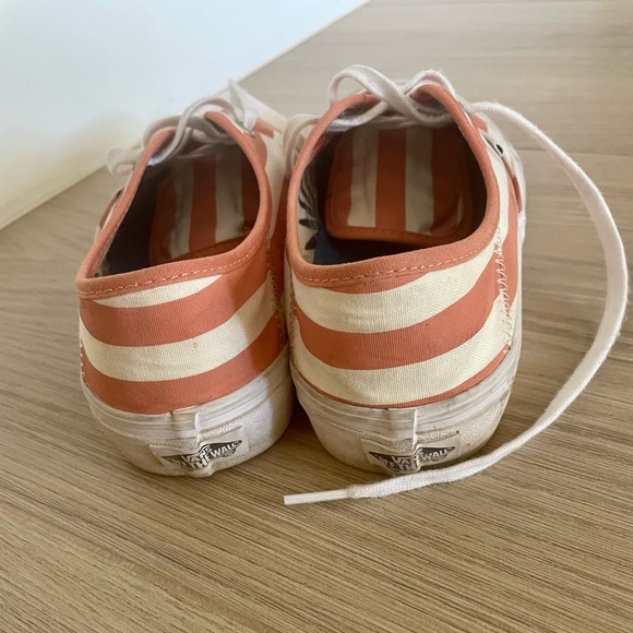 Vans - Picture 2 of 2